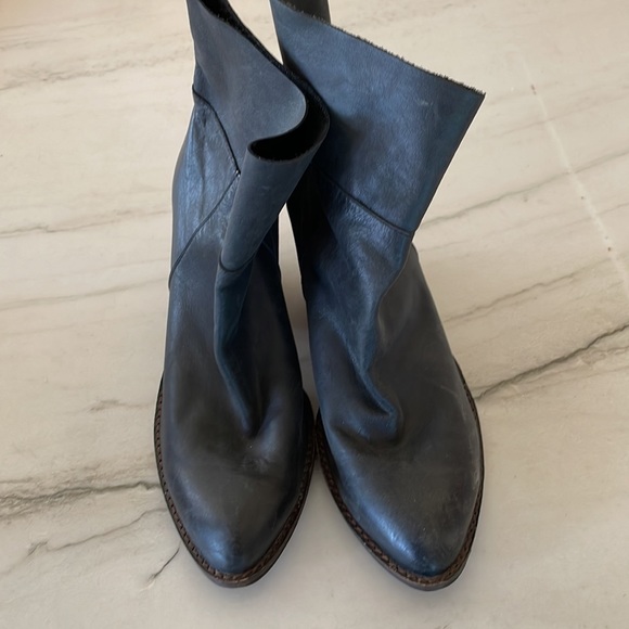 Jeffrey Campbell Ibiza Last black distressed leather booties NWOT size 8 - Picture 2 of 9